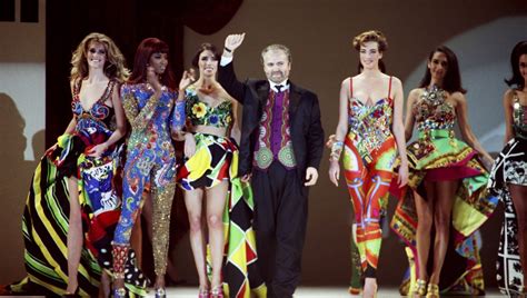 desfile en honor a giani versace|gianni versace dresses.